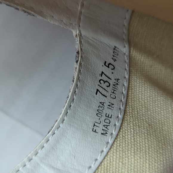 Chinese Laundry Snakeskin Print Western Heeled Booties 7 Gray Silver Metallic - Picture 7 of 16